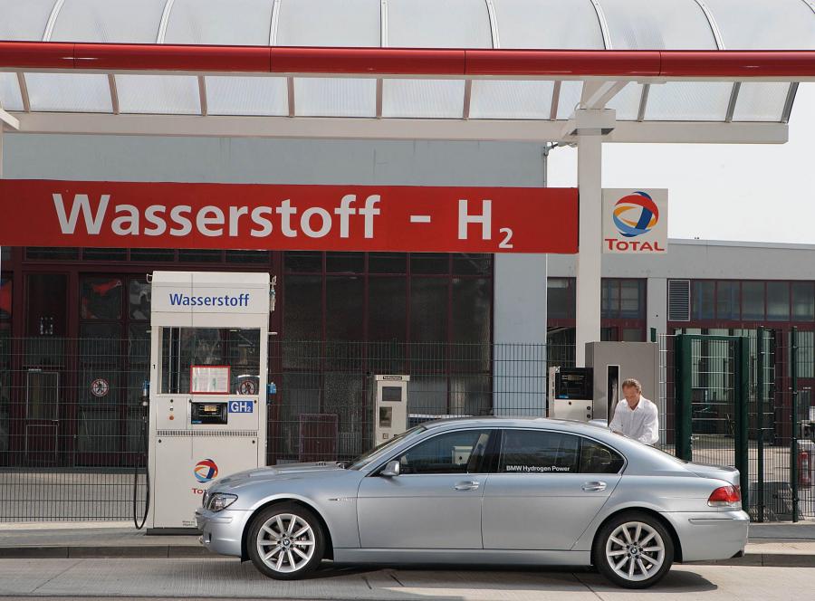  BMW Hydrogen 7 2006 года  (фото 18 из 73)
